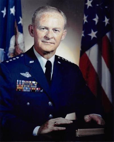 圣安东尼奥 室 Mourns Passing of Organization’s Former 总统 General William McBride